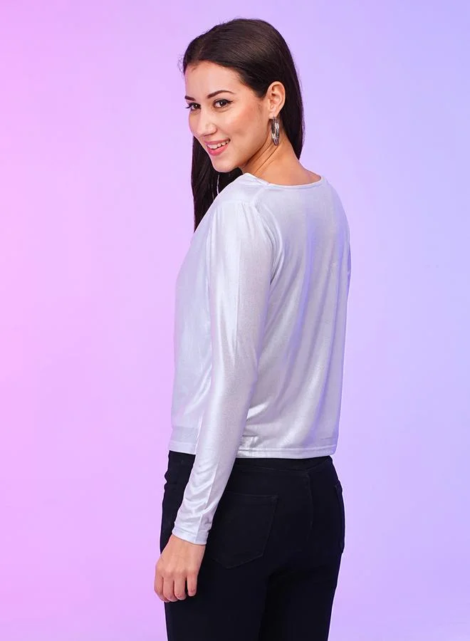 جلو باص بلوزة بتفاصيل لامعة وياقة منسدلة